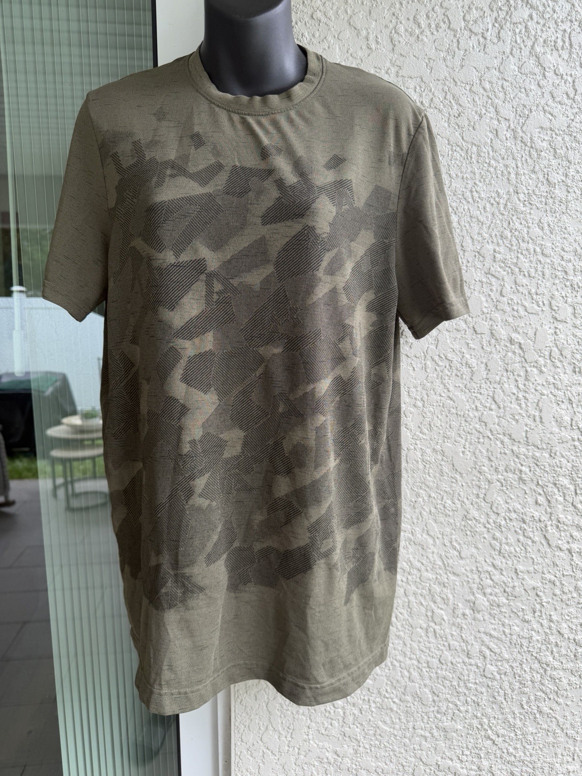 Under Armour Men&rsquo;s Green Camouflage Fitted Crew Neck Short Sleeve T-Shirt Size M
