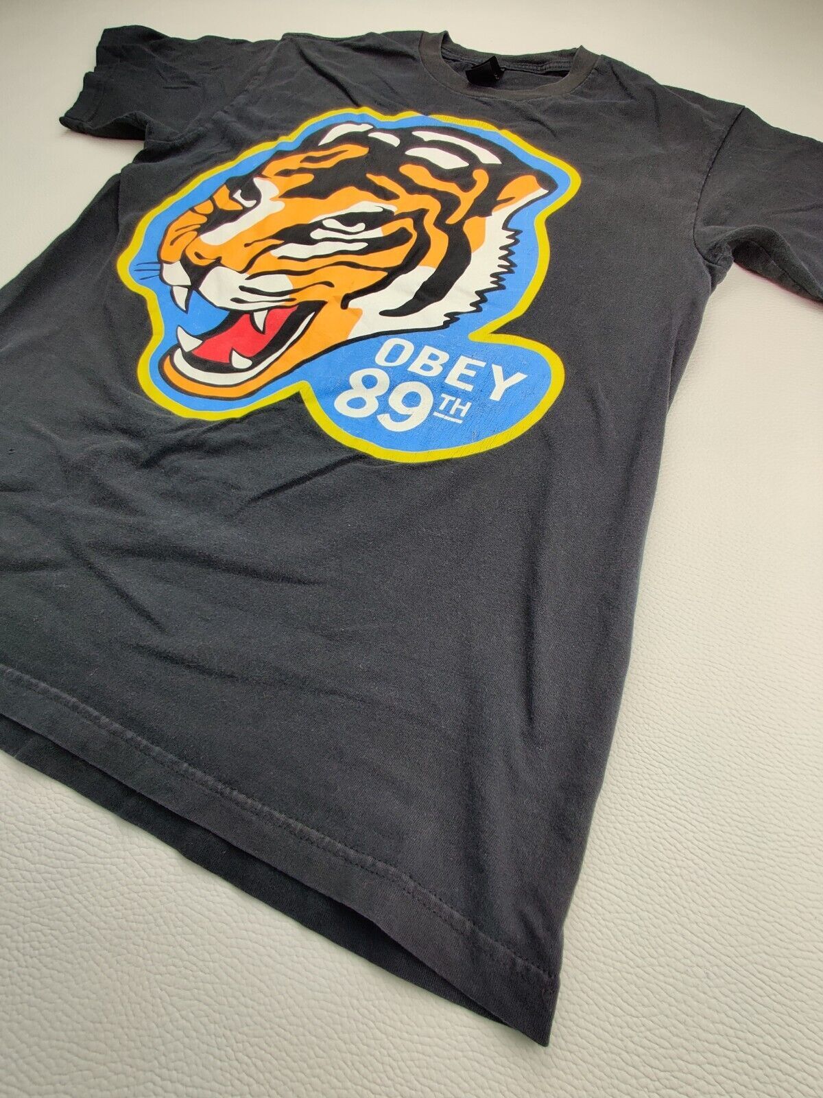 OBEY 89th Men&rsquo;s M Black Roaring Tiger Skater Street Pop Art Bold Black T-Shirt