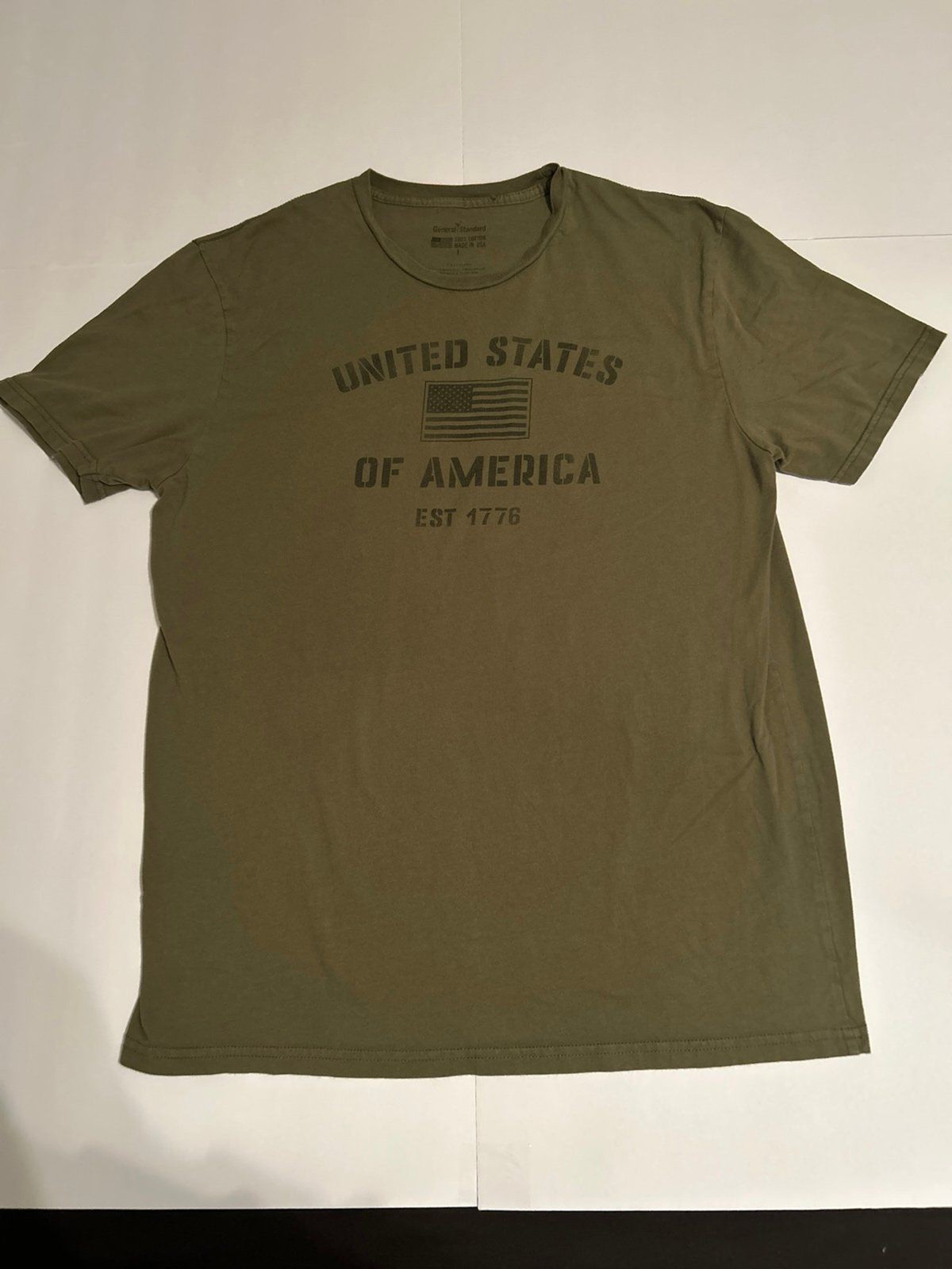 General Standard Men’s Olive Green « United States of America » Graphic T-Shirt LG