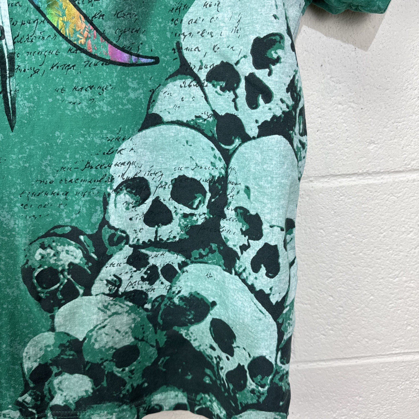 Vintage Revolution T Shirt Mens Skull Pile Punk AOP Y2K Large Green Foil