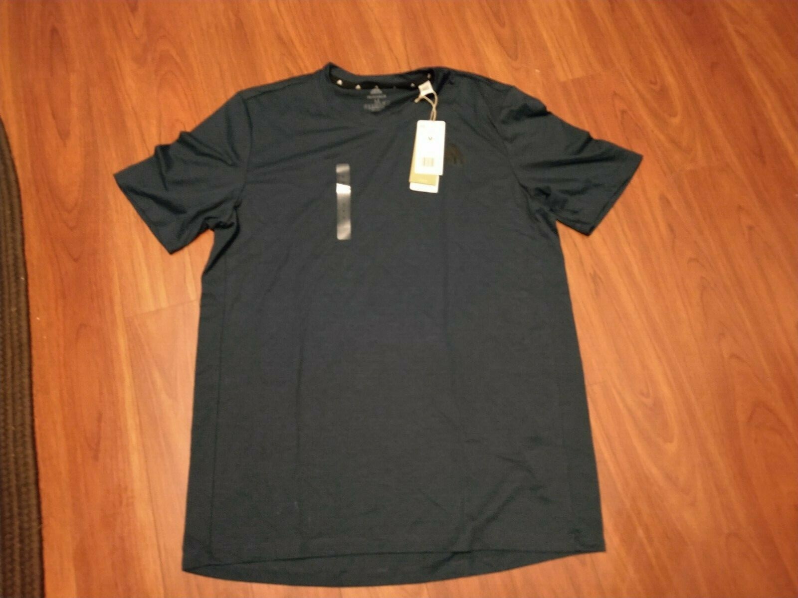 2 Adidas Men&rsquo;s FreeLift Sport T-Shirt WHITE AND NAVY Size Medium