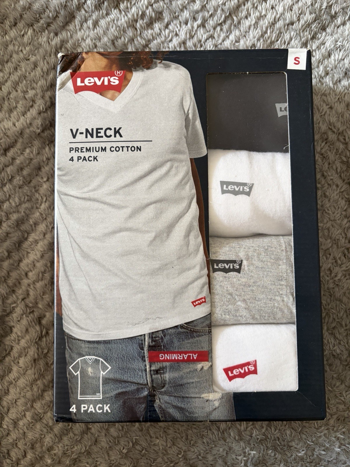 New Levi&rsquo;s 4-Pack Men&rsquo;s Premium Cotton V-Neck White T-Shirts – Size Small