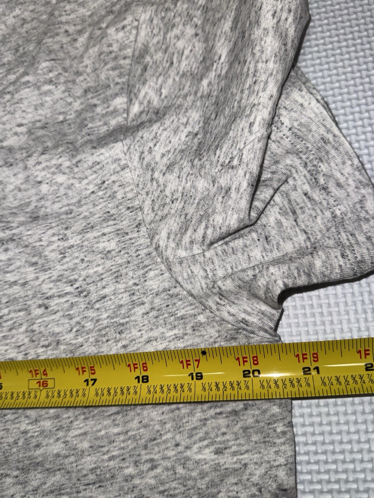 Club Monaco Men’s Joe V-neck Tee Grey Size Medium NWT Free Ship Retail $32.50