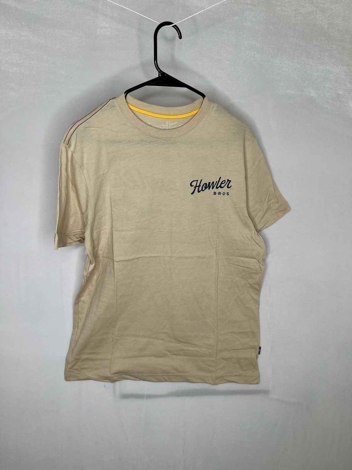 Howler Bros Howler Posse Shirt Mens Medium Beige Graphic Tee NWT Sand Heather