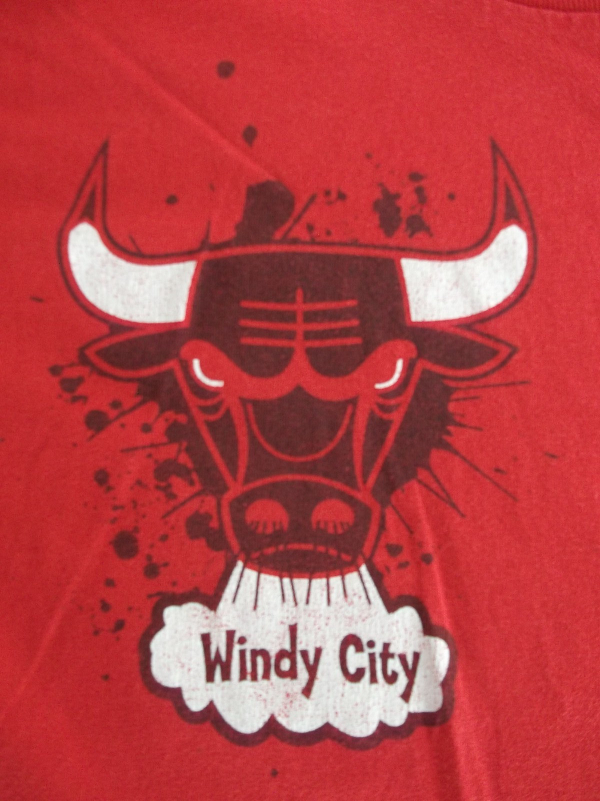 Chicago Bulls Vtg t-shirt Men&rsquo;s Sz. L (W 22in x L 29in)100% Cotton Red