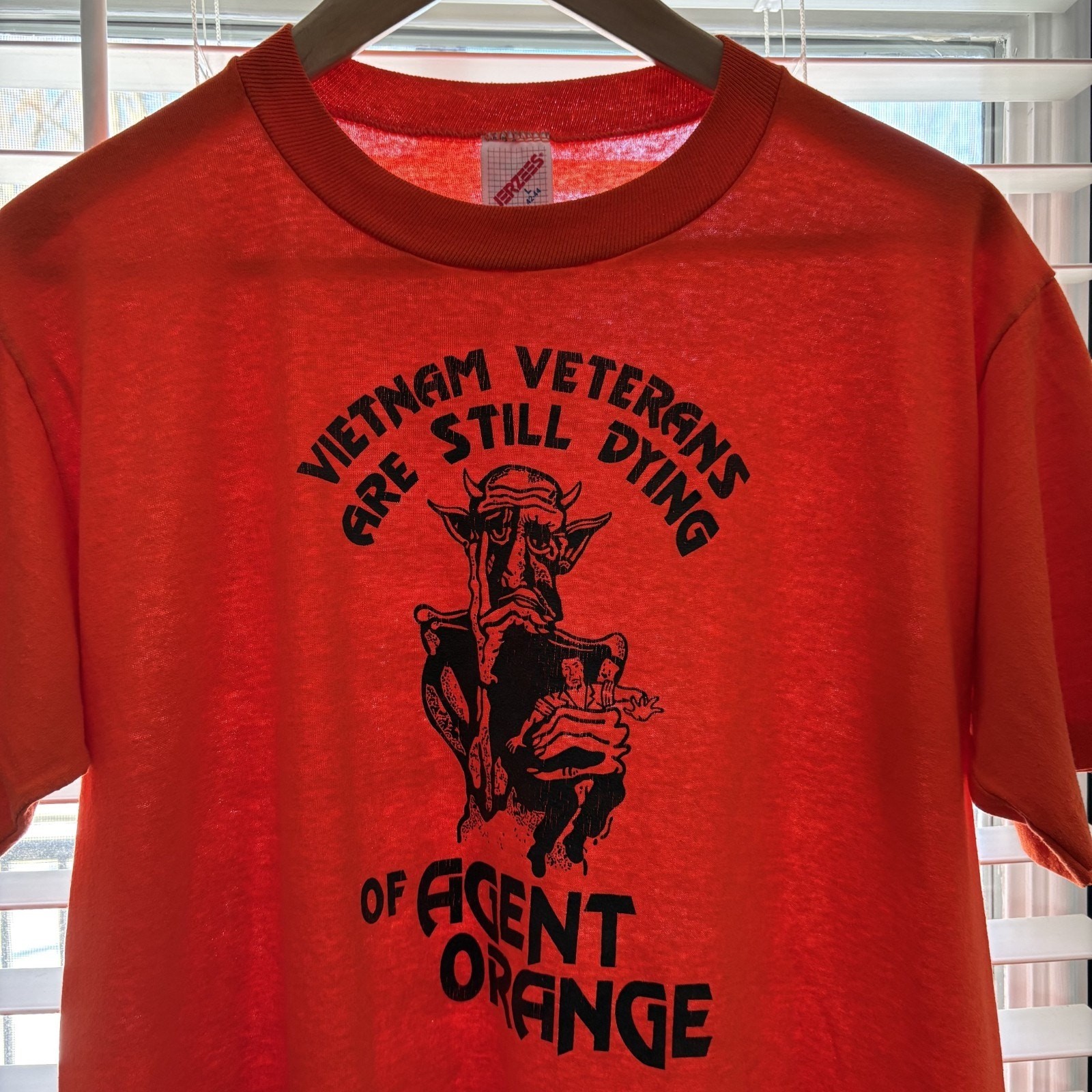 Vintage 1980s PAPER THIN Agent Orange T-Shirt Size L Dioxin Vietnam War Pow Mia