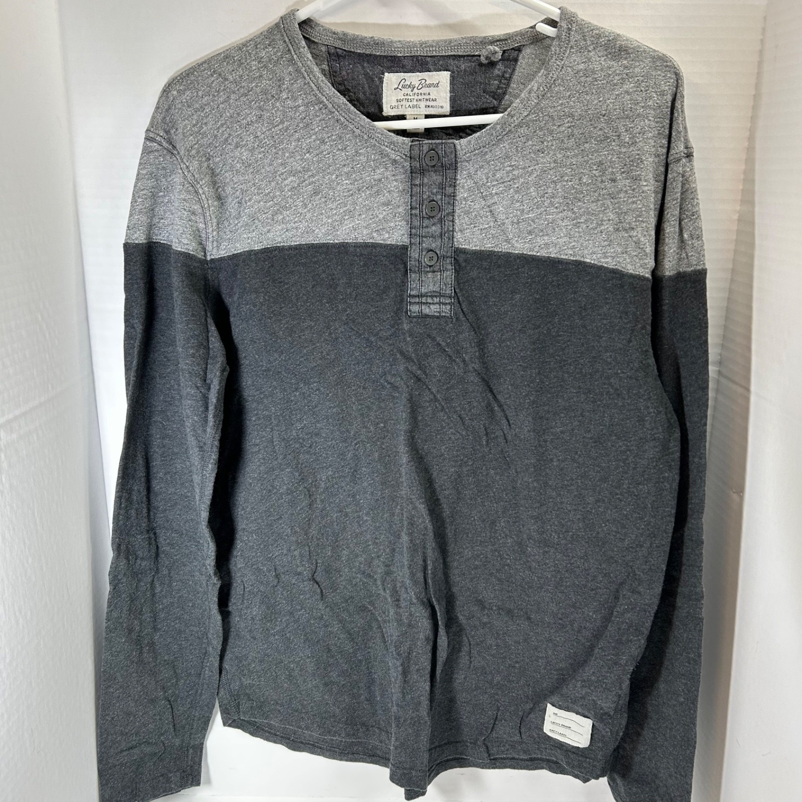 Lucky Brand Men&rsquo;s Medium Henley Shirt Long Sleeve Gray Two-Tone 1/4 Button