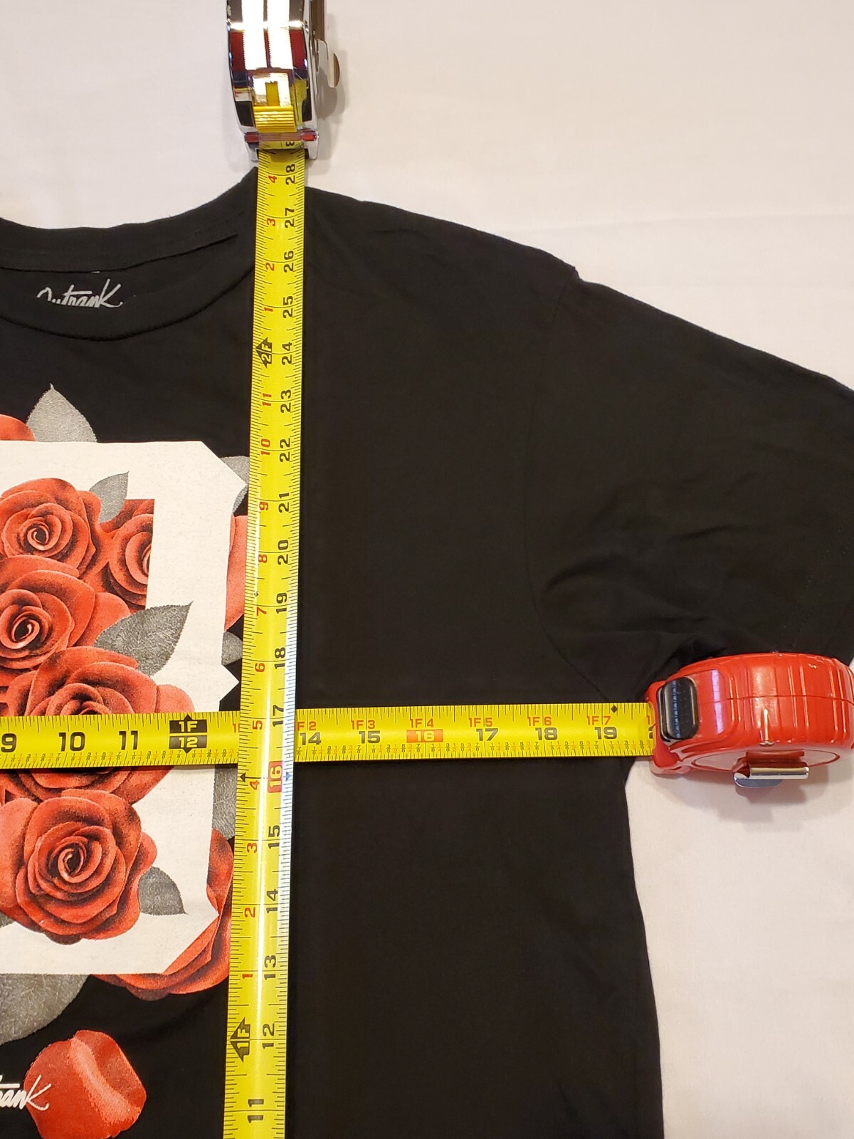 Outrank Black T-shirt Mens Medium Roses 19.5W X28L