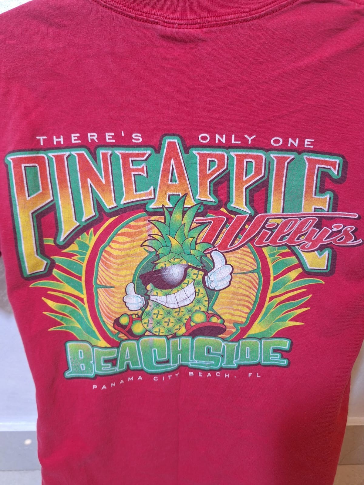 Vintage Pineapple Willy&rsquo;s Beachside FL Red Graphic T-Shirt Men&rsquo;s Small