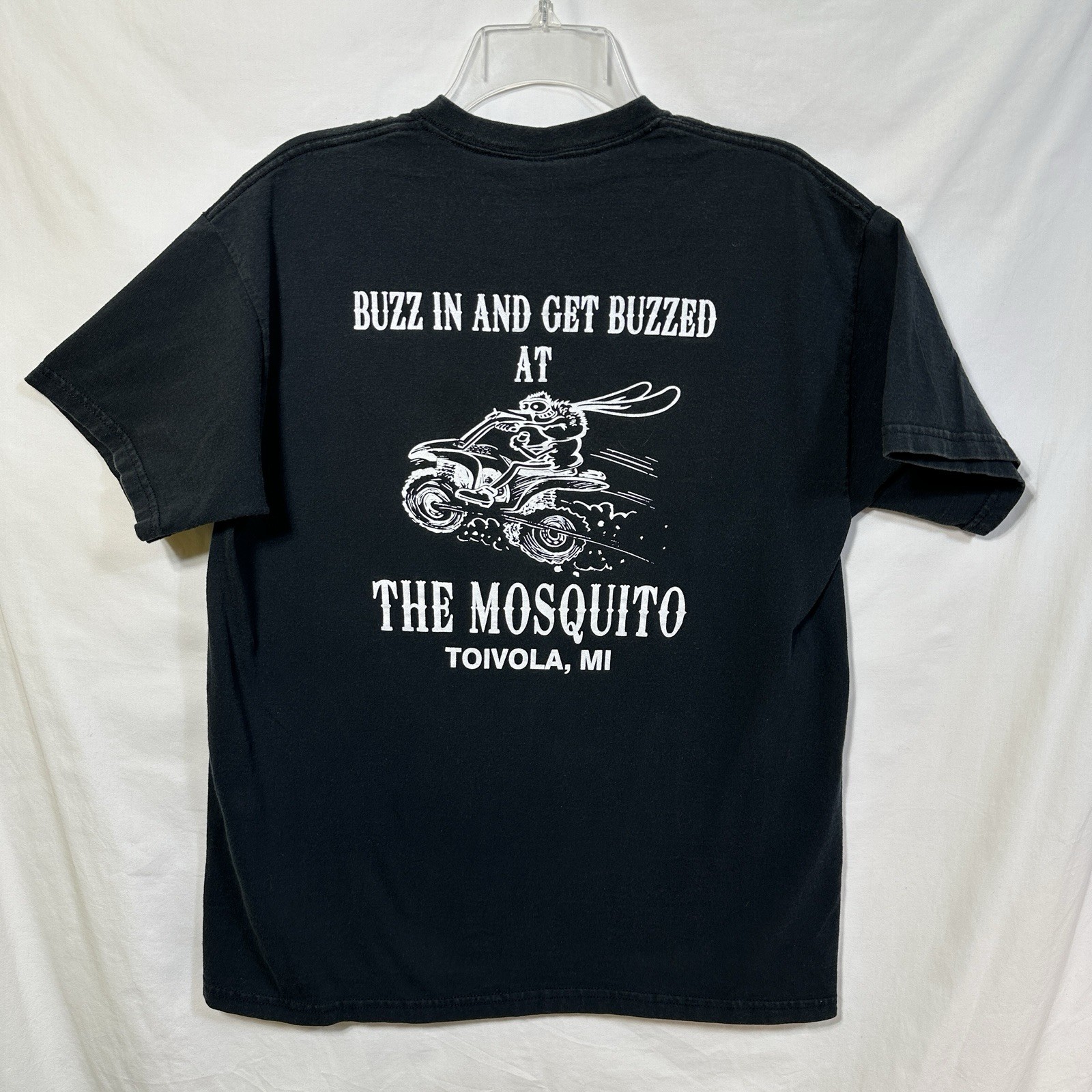 Vintage Toivola Michigan The Mosquito Inn T-Shirt Large Buzz in Get Buzzed Biker