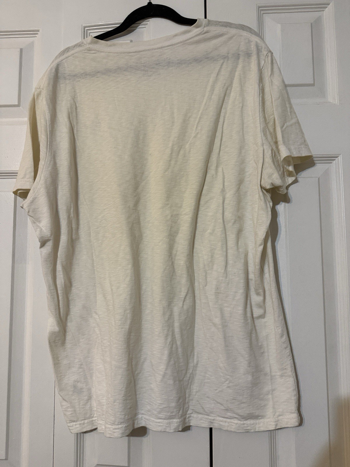 American Eagle Outfitters Men&rsquo;s White V-Neck Athletic Fit Tee XL