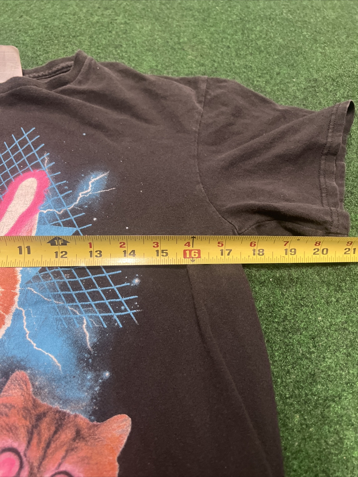 Mens T-Shirt Medium Space Cats Cosmic Laser Eyes Black Neon Pink Glasses Retro