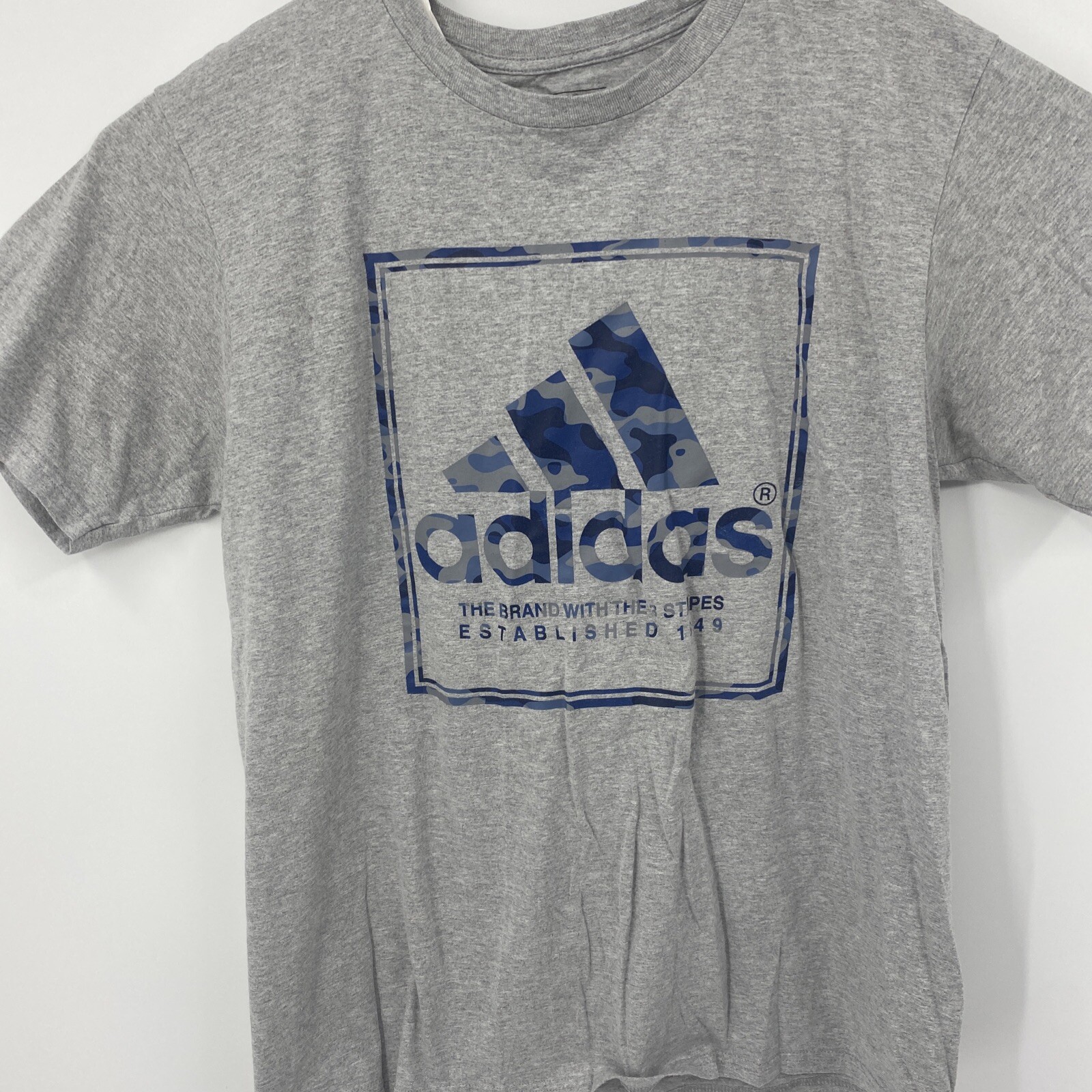 Adidas Mens Size L Large T-Shirt The Go-to Tee Gray Camo Logo Short Sleeves