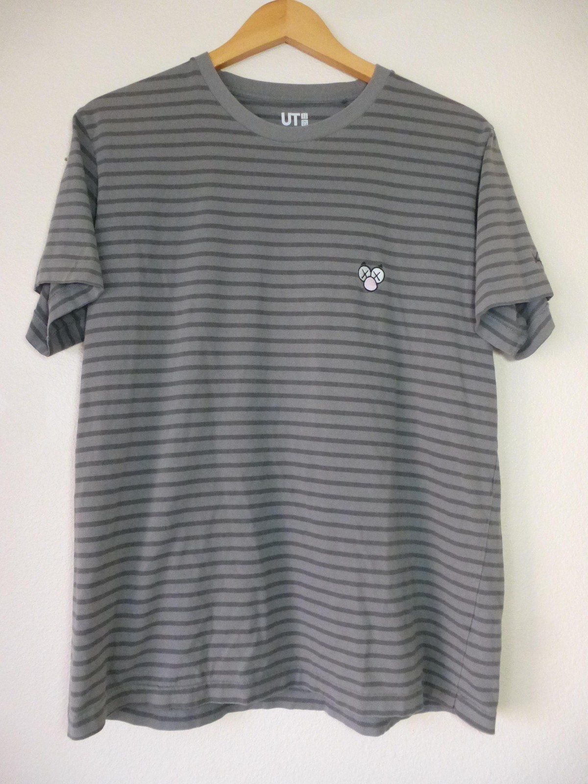 Uniqlo KAWS T Shirt Mens Large BFF Gray Striped Graphic Tee UT Short Sleeve Tee