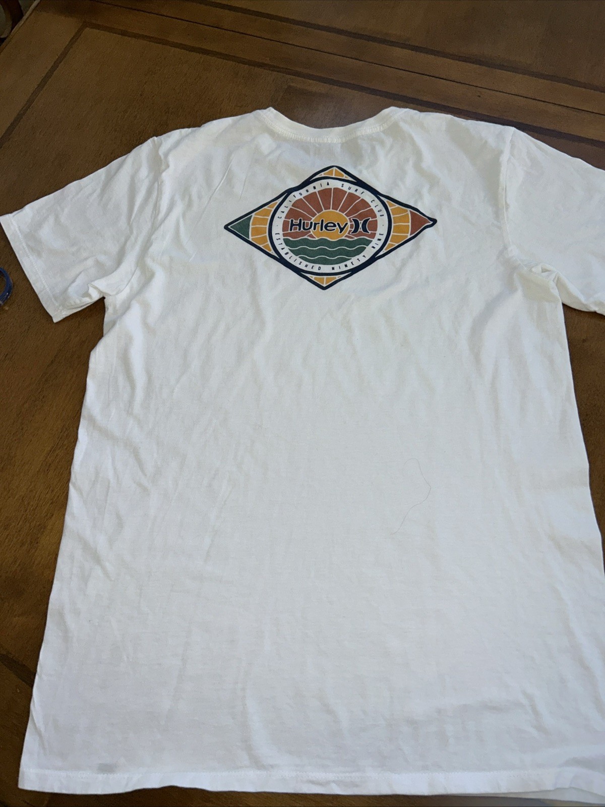 Hurley Men&rsquo;s M Regular White Crew Neck Short Sleeve Logo Graphic T-Shirt (a)