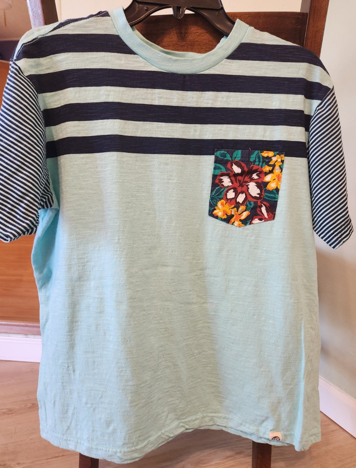Free Planet Men&rsquo;s Large Teal Blue With Tropical Flower T-Shirt 100% Cotton
