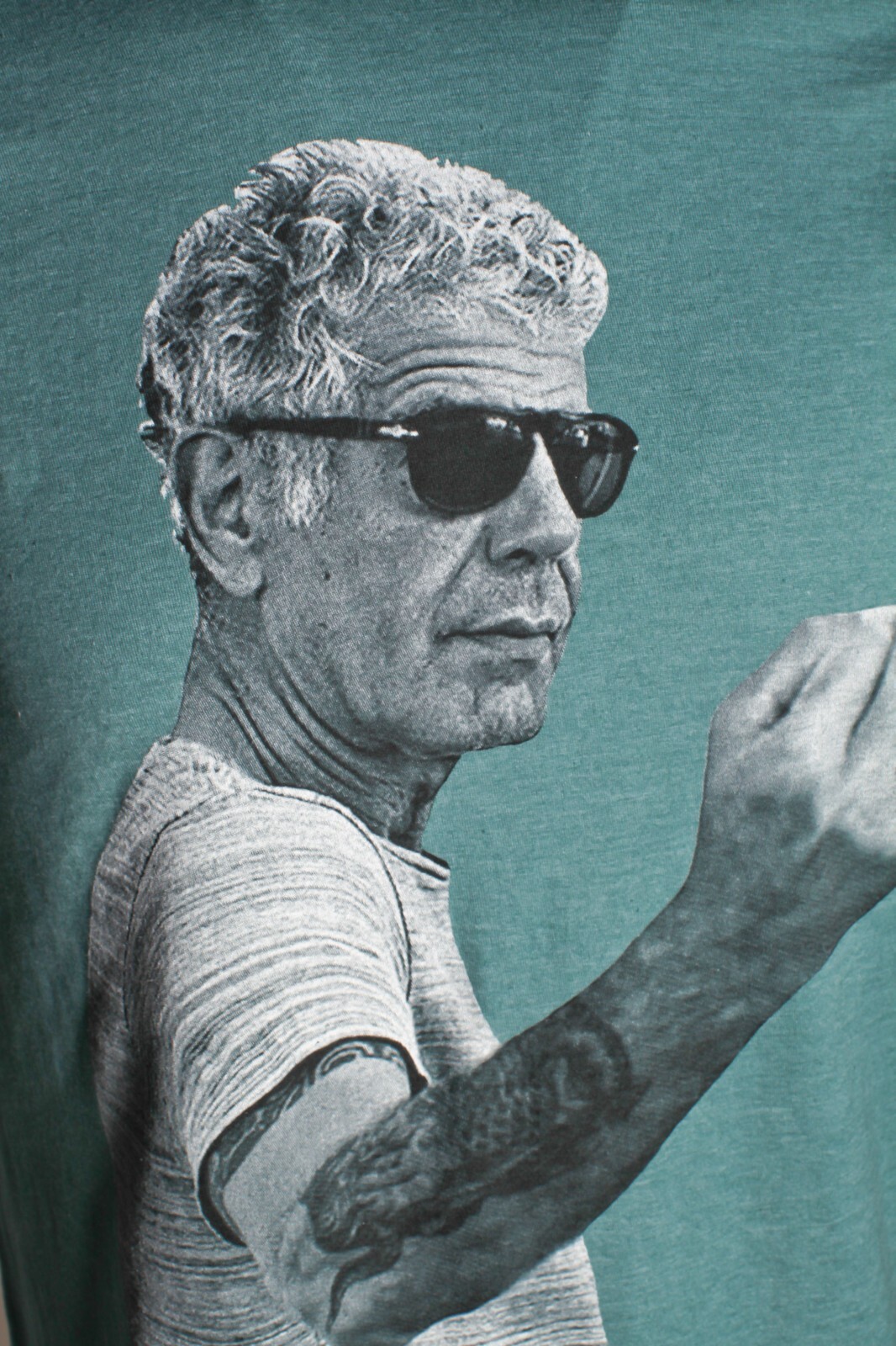 Men&rsquo;s Anthony Bourdain Middle Finger Graphic T-Shirt Heather Navy Blue