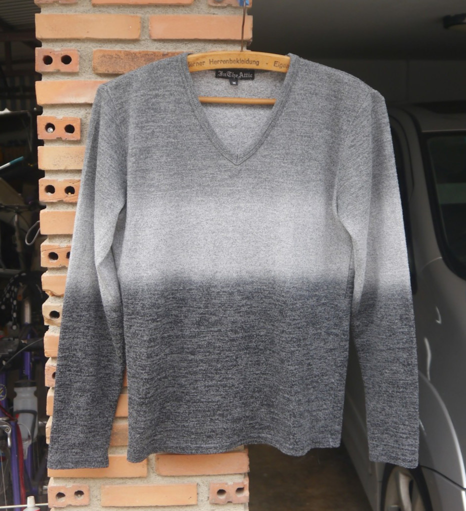 In The Attic Japan Gray Gredient V Neck Polyester T Shirt Sz JP/M , US/S