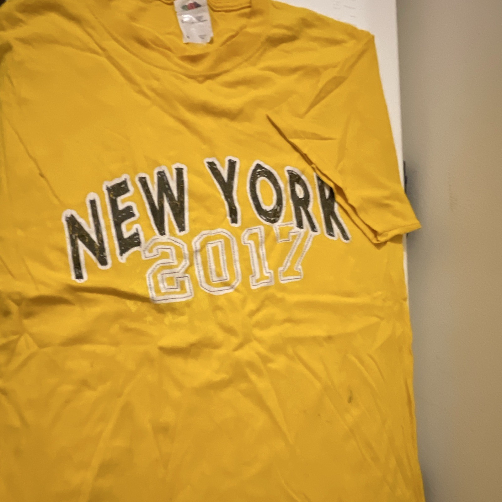 Fruit of the Loom Yellow New York 2017 Graphic Men&rsquo;s S Crew Neck T-Shirt
