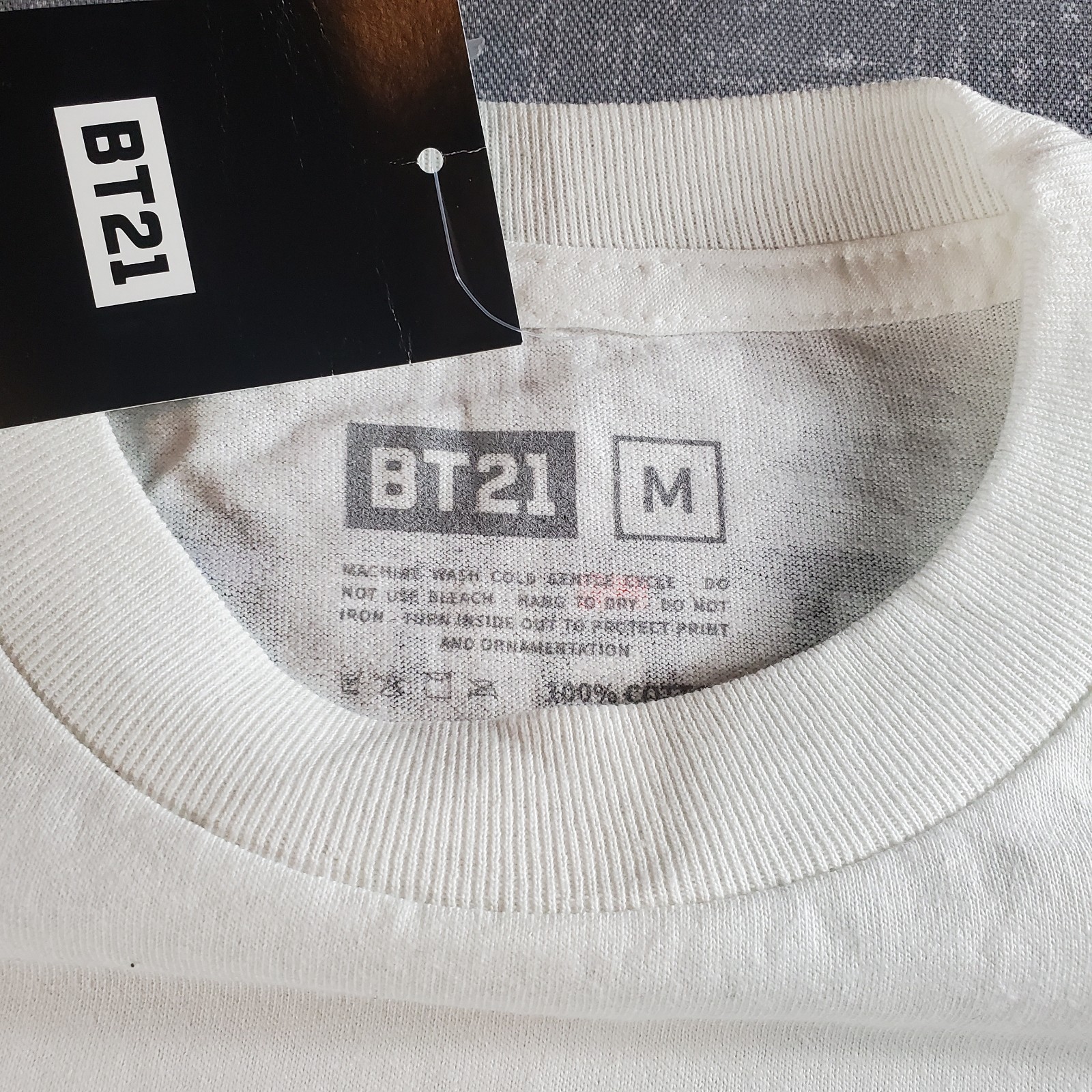 Official NWT BT21 BTS « Tata » Pocket white graphic tee shirt Bangtan boys merch