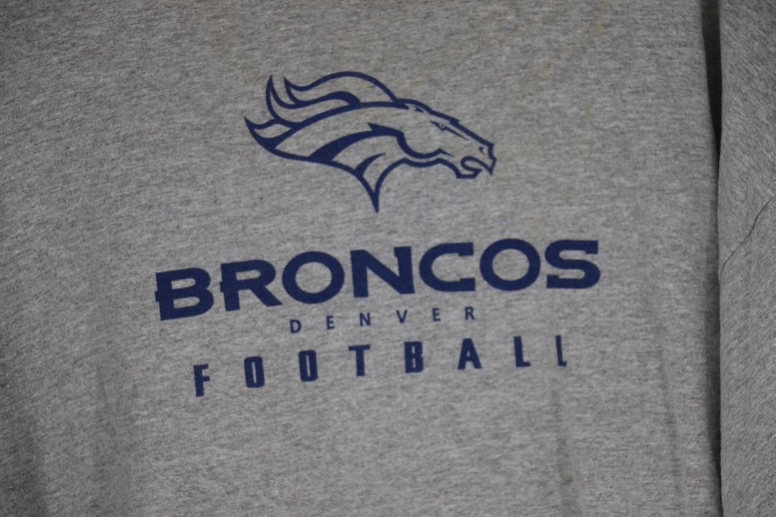 Team Apparel Men&rsquo;s Size XL Denver Broncos Crewneck Long Sleeve Shirt Gray