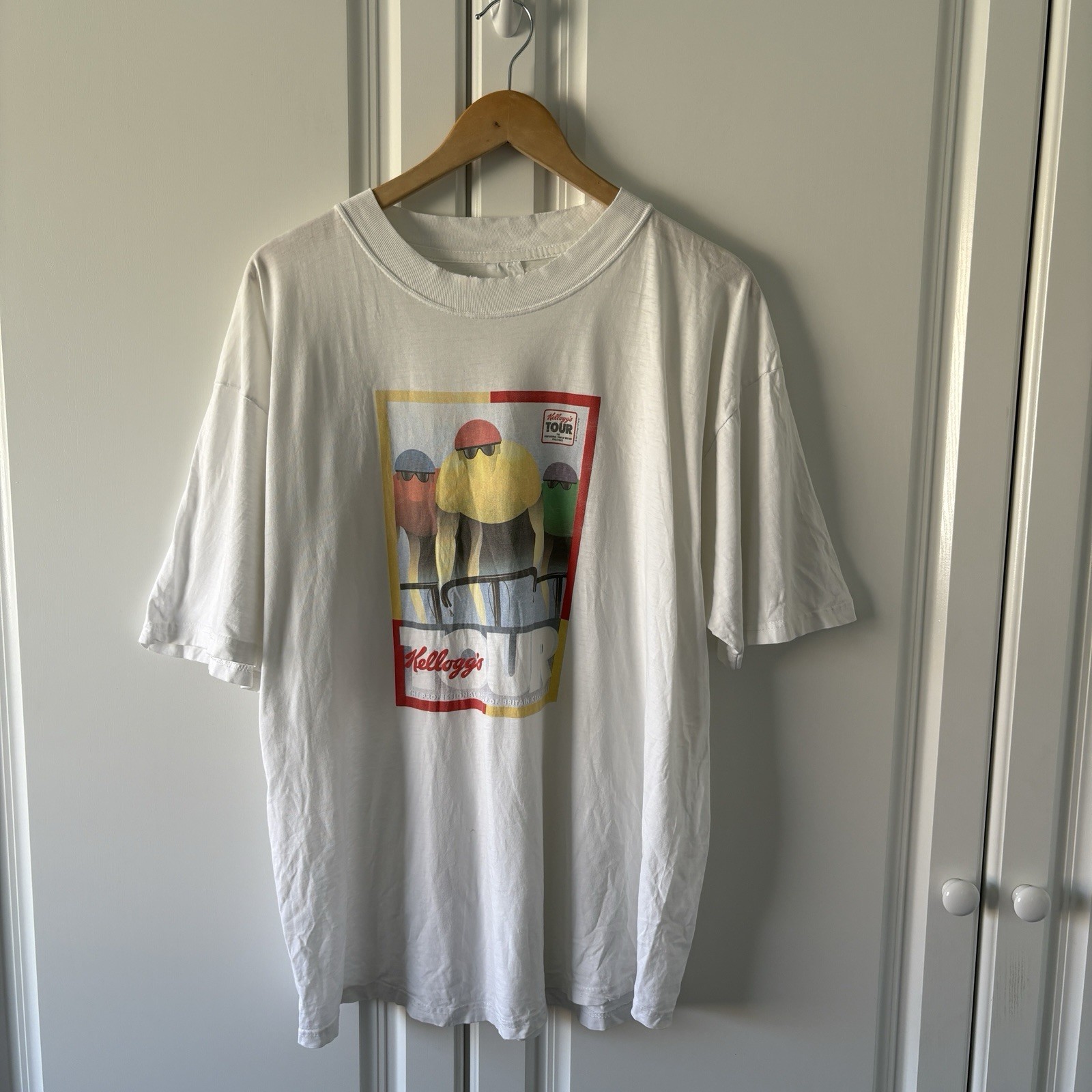 Mens Vintage Distressed Kelloggs Cycling Tour Of Britain 1987 Graphic T-Shirt 44