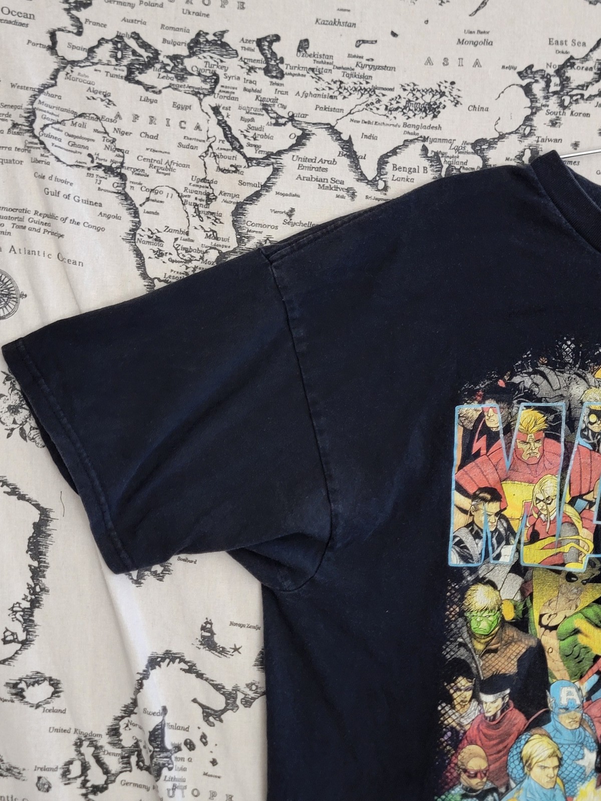 Marvel Graphic T-Shirt Men&rsquo;s 2X/XXL Black Short Sleeve All-Over Character Print