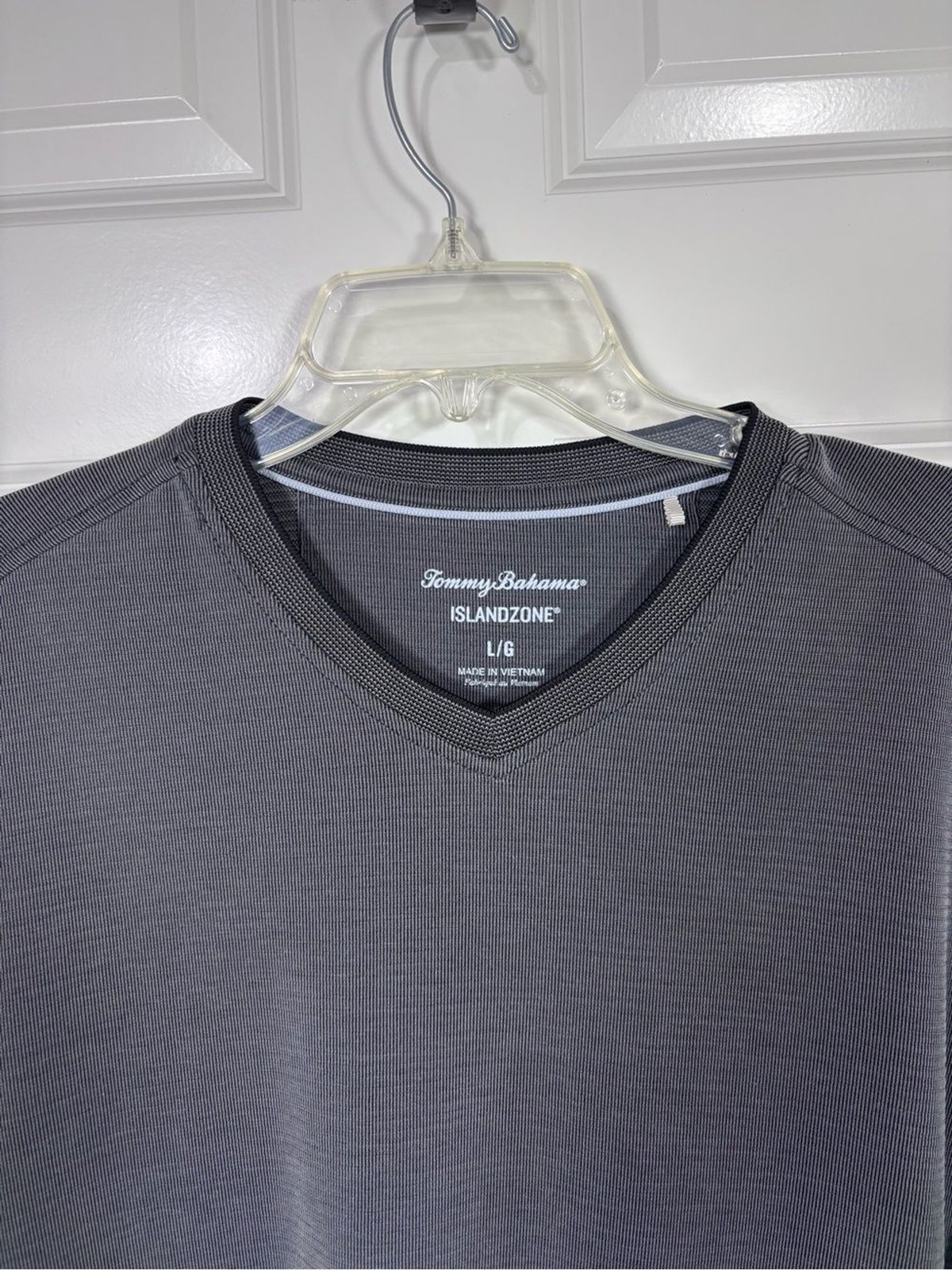 Tommy Bahama Island Zone V-Neck Short Sleeve Shirt Men’s L Gray