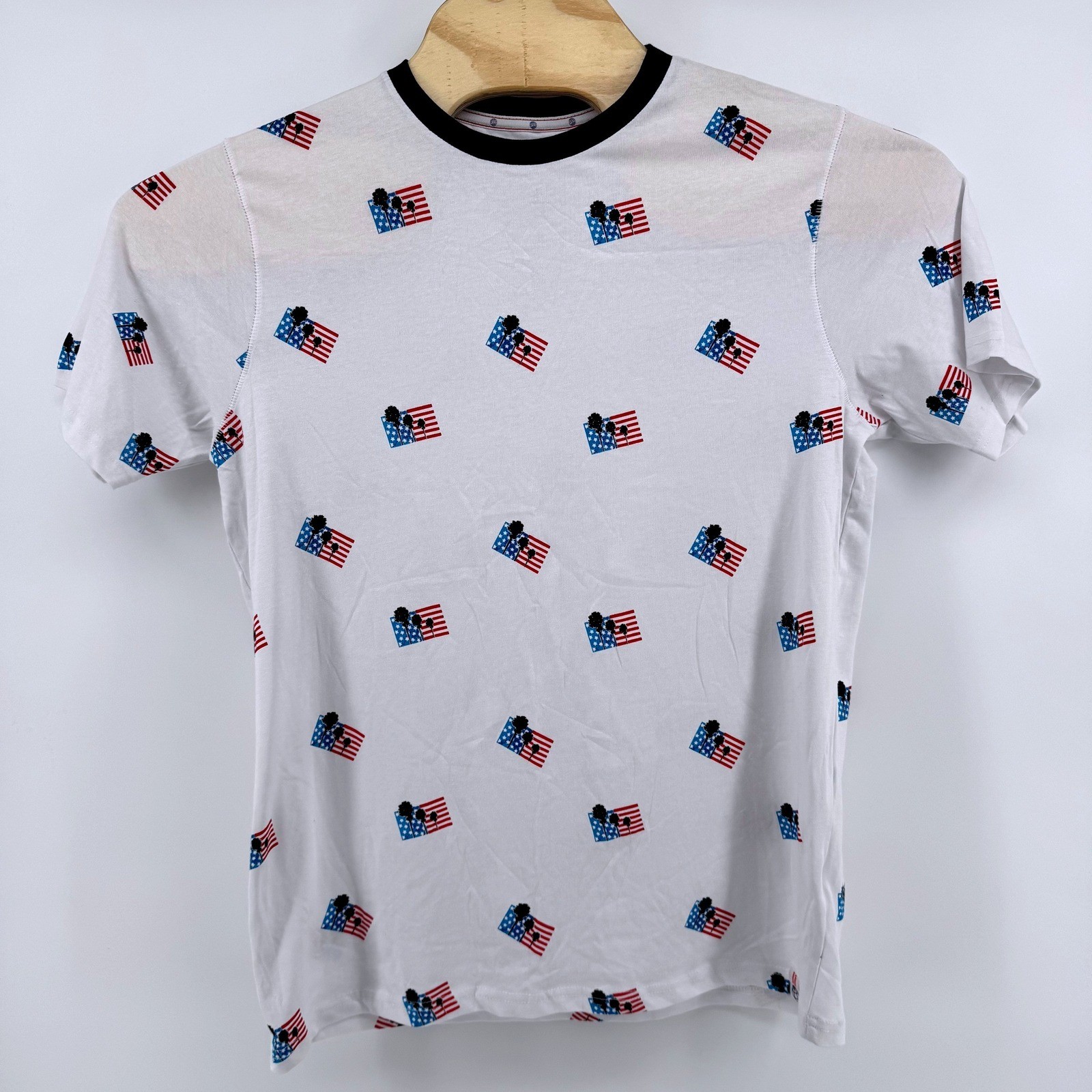 Free Planet T-Shirt Mens Medium White Flag Palm Tree Print Short Sleev Patriotic