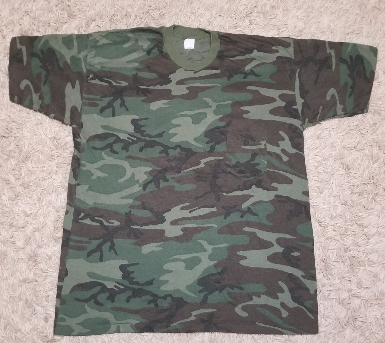 Vtg Woodland Camouflage Pocket T-Shirt Army Military Single Stitch 80s 90s USA L