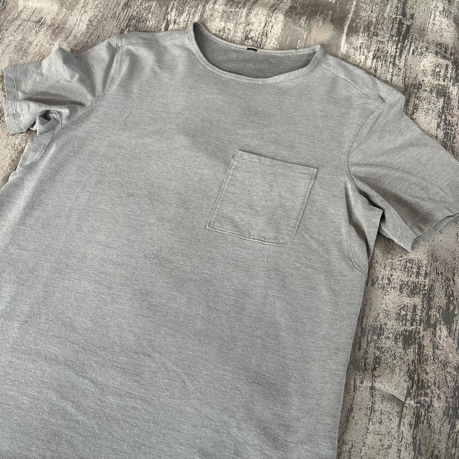 Lululemon Men&rsquo;s Chest Pocket Relaxed Fit Tee Oxford – Grey – Medium