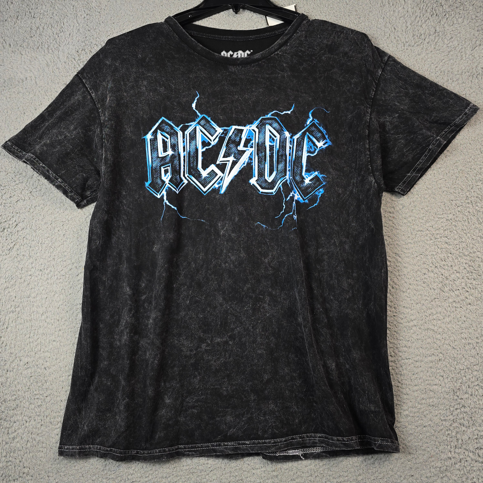 ACDC Shirt MENS LARGE BLACK BLEACH CASUAL CONCERT 77 WORLD TOUR ROCK MUSIC NWT