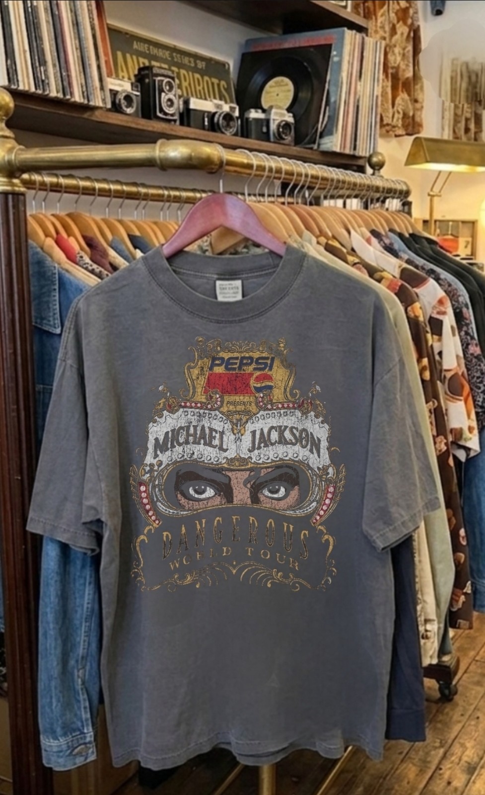 MICHAEL JACKSON DANGEROUS 1992 TOUR ON A SHAKA HEAVYWEIGHT GARMET SHIRT « MODERN »