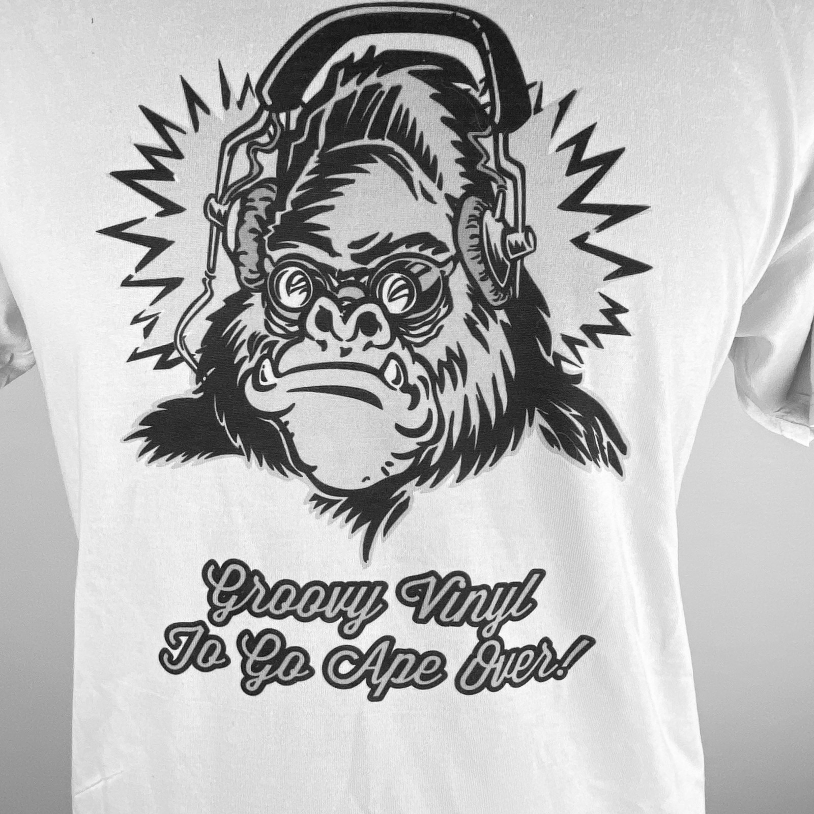 Jerzees Mens T-Shirt Ape With Headphones Groovy Vinyl To Go Ape Over L *