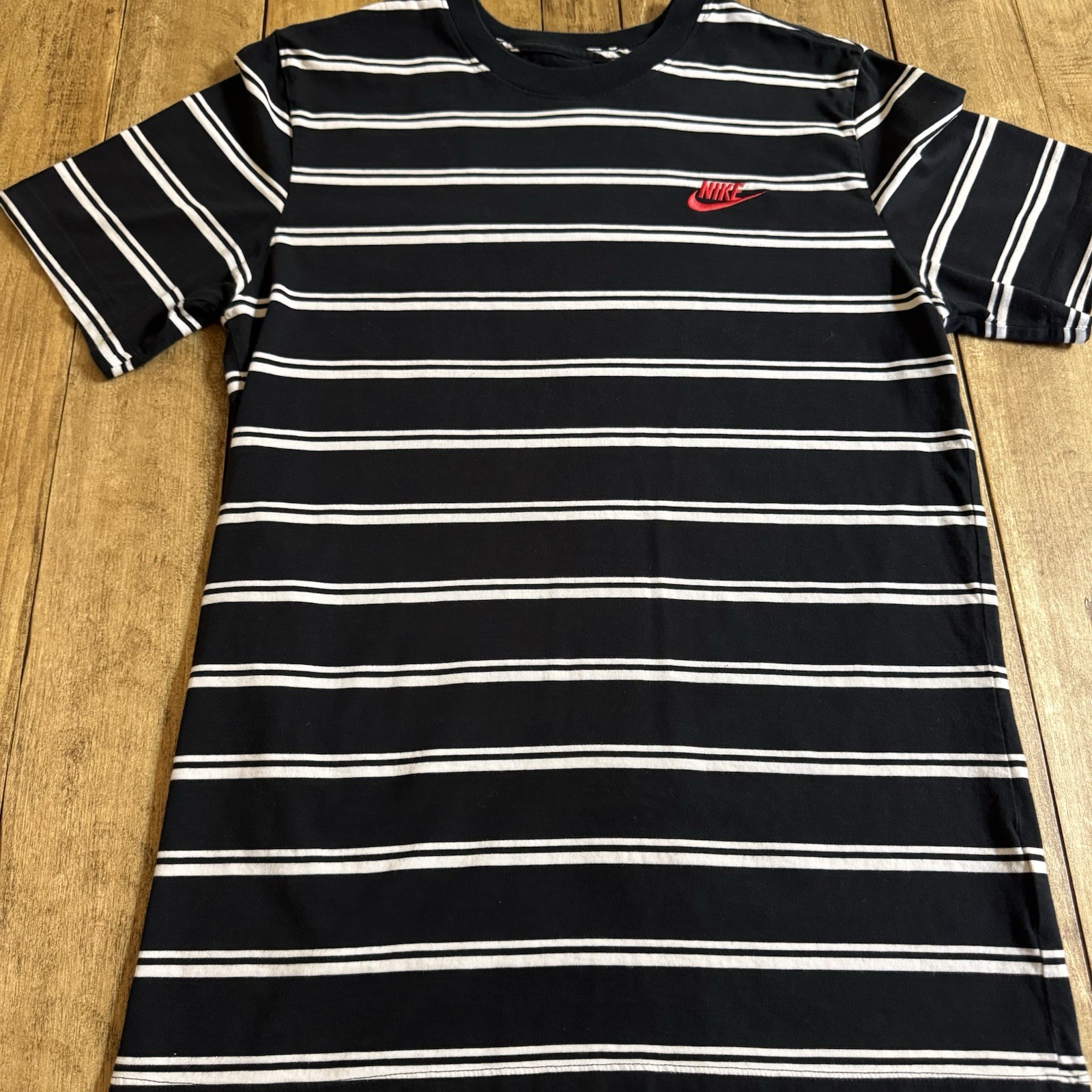 Nike Striped T Shirt Mens Small Black White Red Embroidered Swoosh Short Sleeve