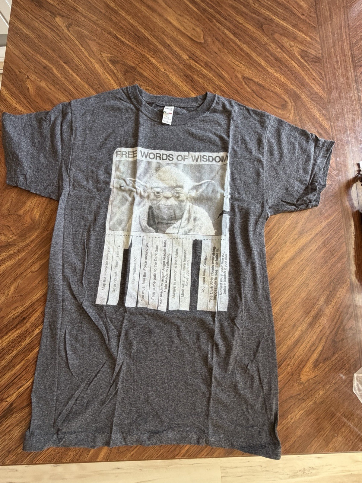 M&O Gold Star Wars Yoda Graphic Gray Men&rsquo;s S Crew Neck T-Shirt