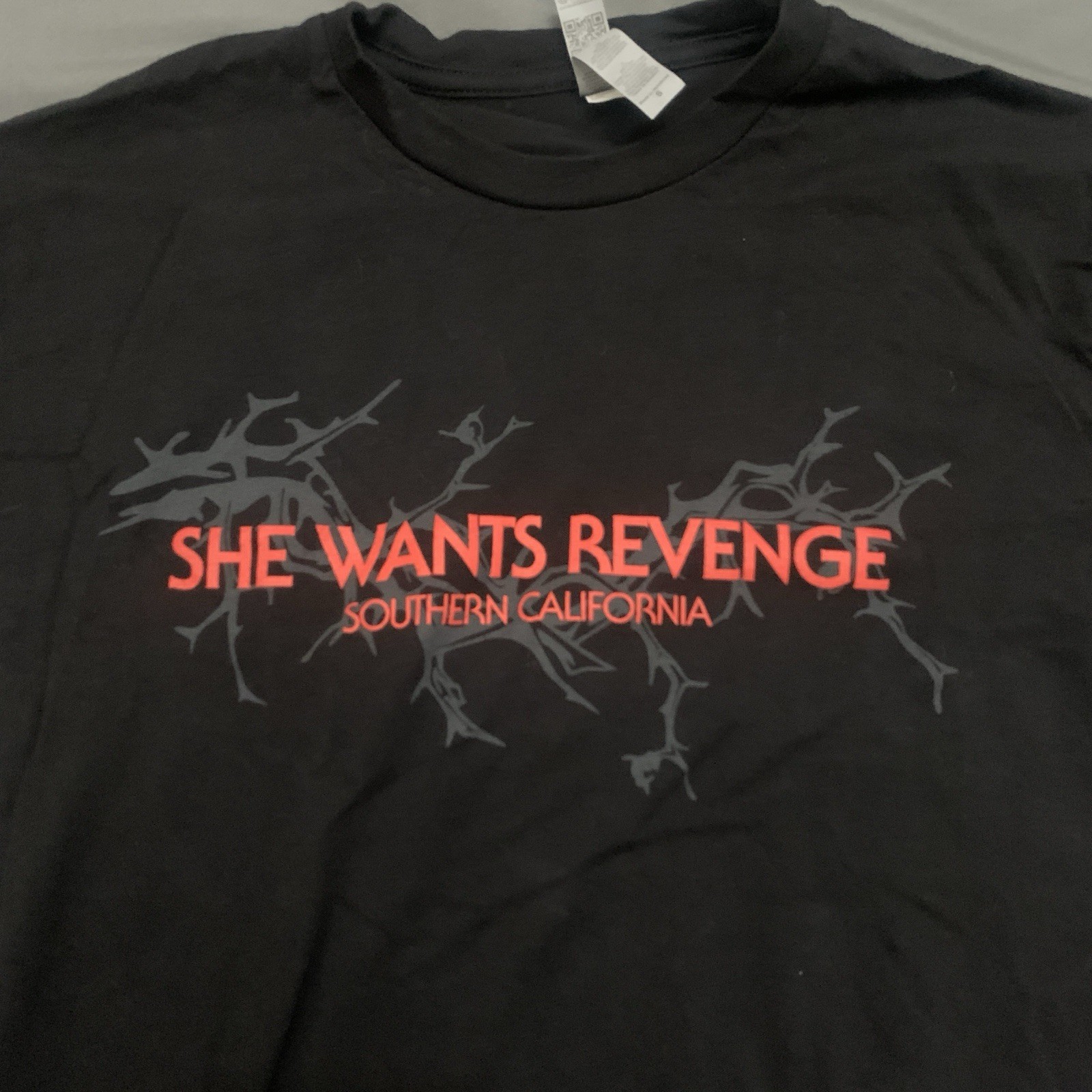 She Wants Revenge Southern California Black T-Shirt Adult Size Small 15.5×23 NLA