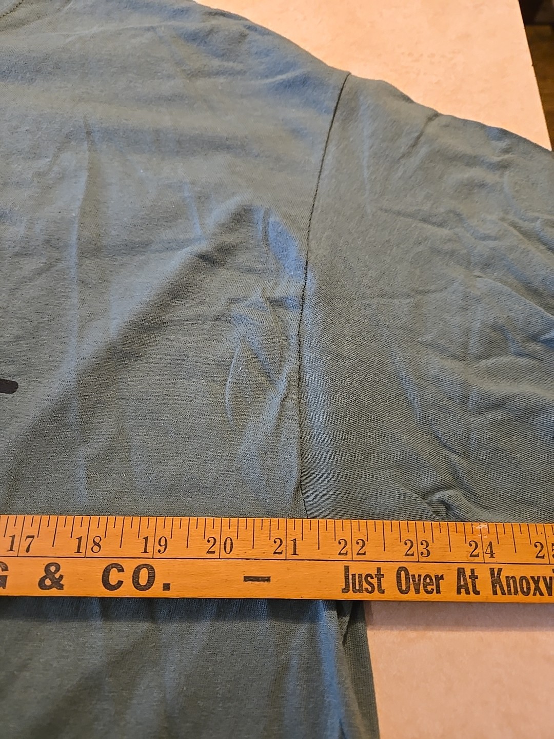 Men&rsquo;s Gildan Vault Factory T-Shirt XL Short Sleeve Top Preshrunk Cotton Clothing