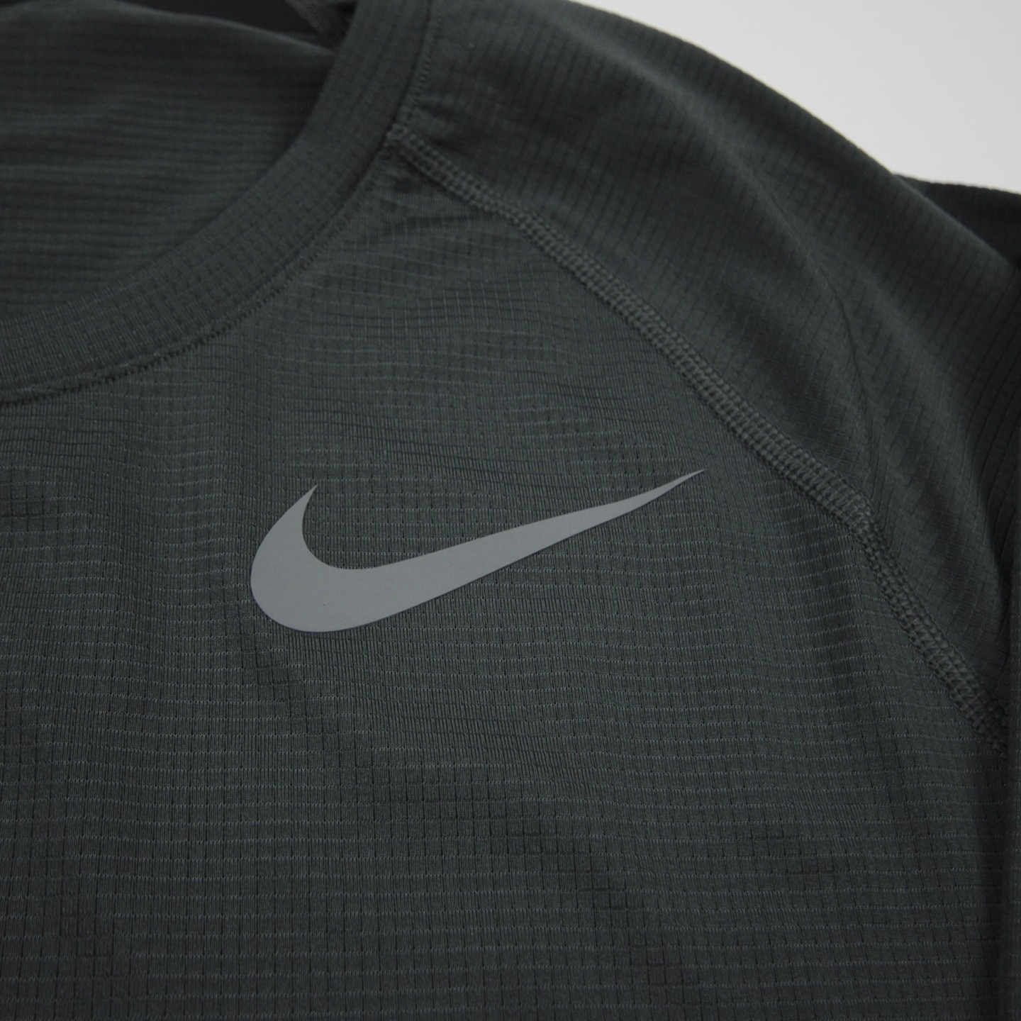 Nike Dri-Fit Long Sleeve Shirt Men&rsquo;s Dark Gray Used L