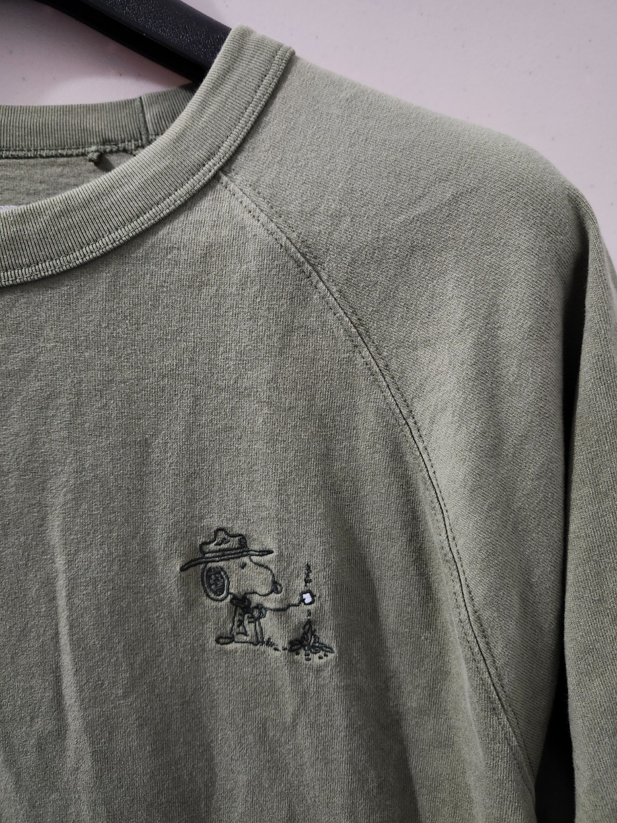UNIQLO x Peanuts Shirt Mens L GRN UT Snoopy Beagle Scouts 2 Side Graphic Raglan