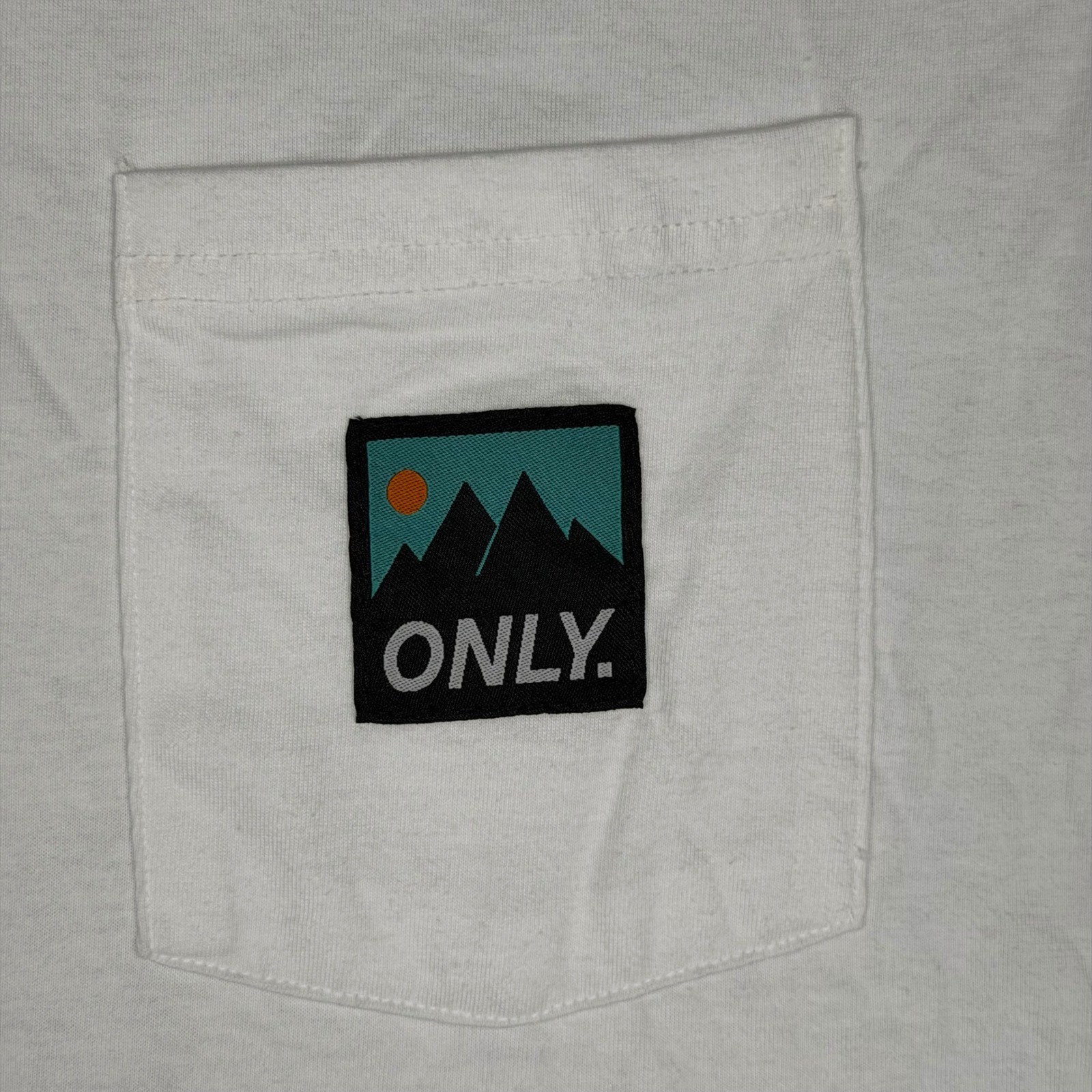 Only NY Mens White Mountain Logo Patch Pocket T-Shirt Size M Made in USA