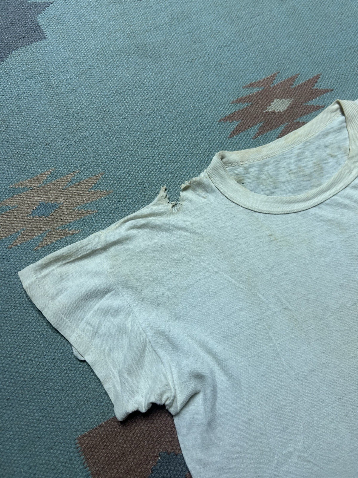 Vintage 1940s 50s blank white t shirt soft cotton distressed boxy large