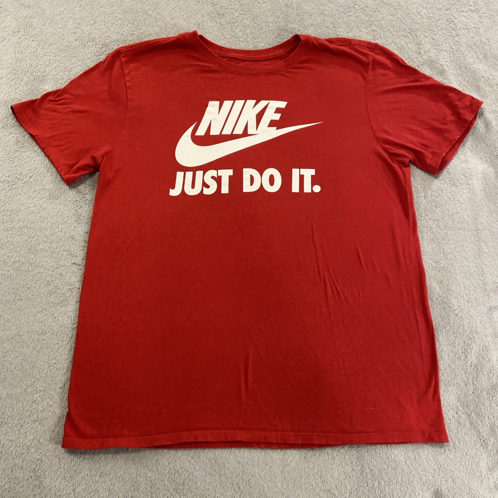 Nike Tee Red Men&rsquo;s Active Wear Just Do It Swoosh Athletic Workout Gym T-Shirt