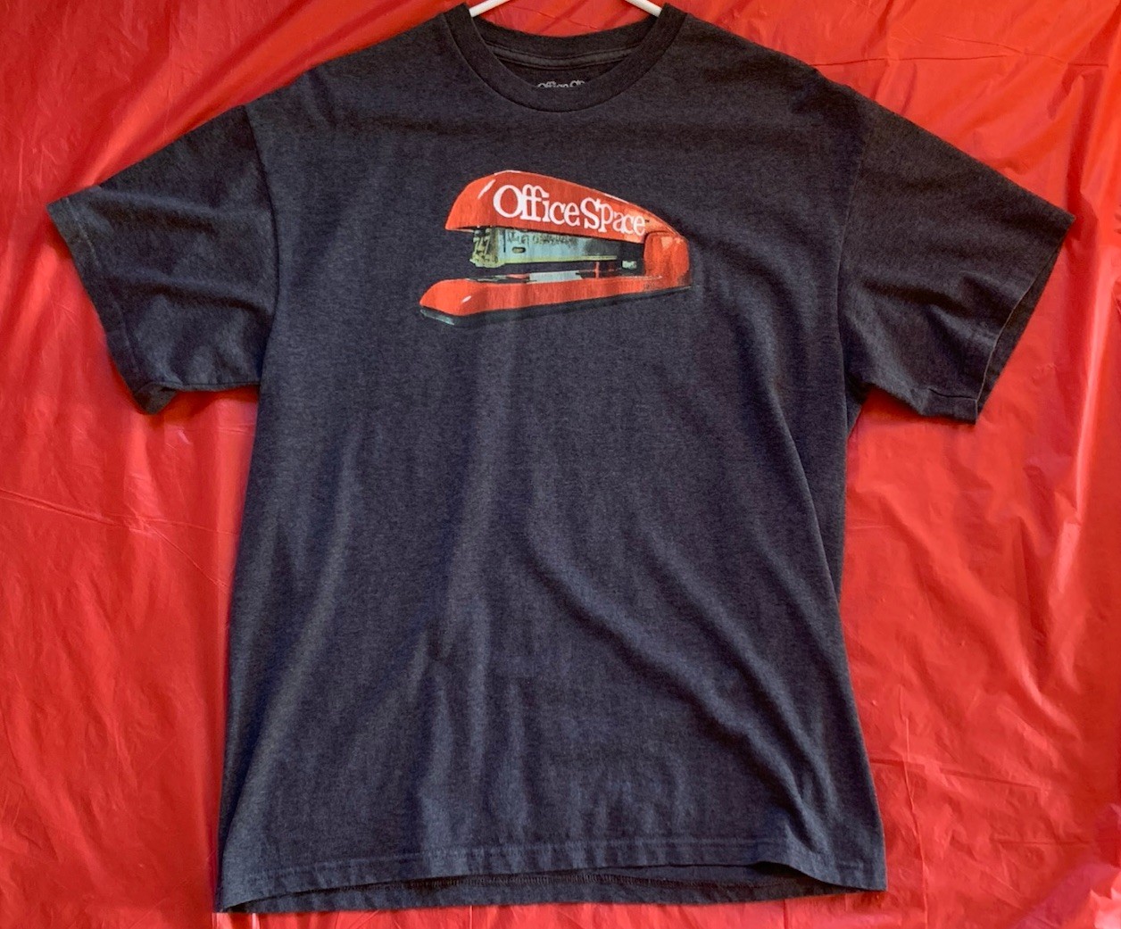 OFFICE SPACE MILTON T-Shirt L Official License Red Stapler 90s Movie Large