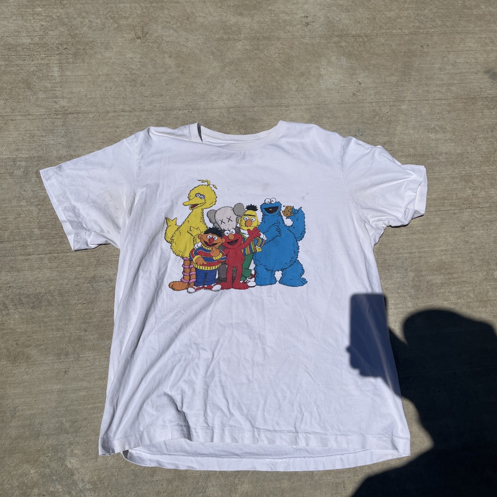 Uniqlo Kaws x Sesame Street Collection UT Graphic Tee 1 White Size XL Used
