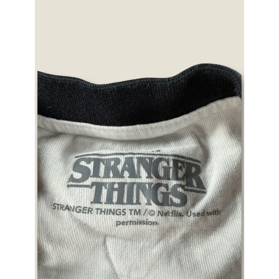 Stranger Things Hellfire Club Ringer T-Shirt Mens Medium White Black FBS19TS008