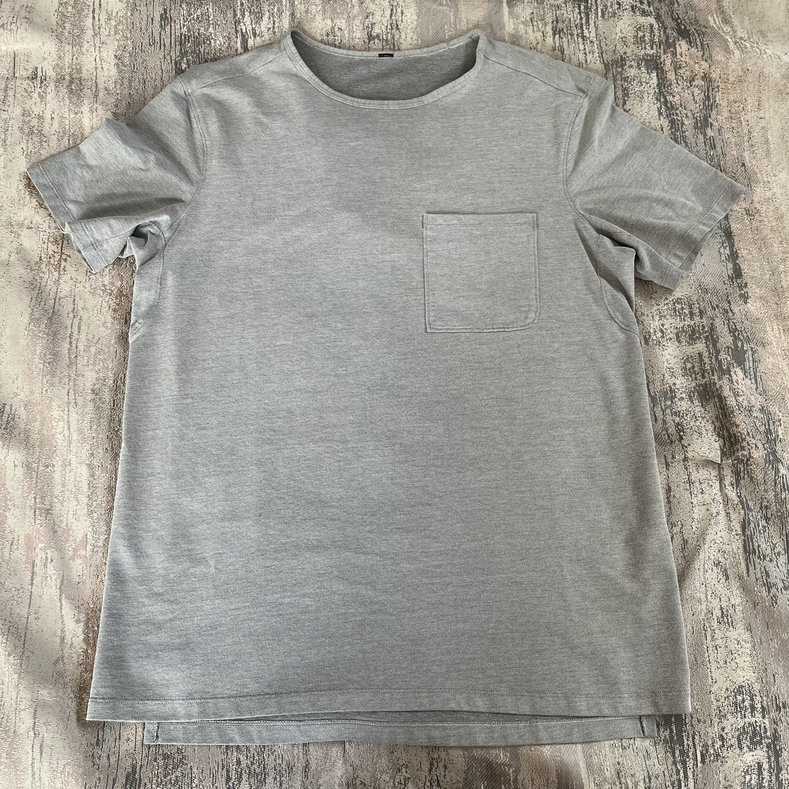 Lululemon Men&rsquo;s Chest Pocket Relaxed Fit Tee Oxford – Grey – Medium