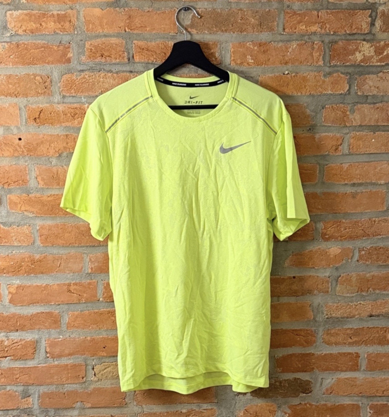Nike Men&rsquo;s Dri-Fit Miler Running Training Top T-Shirt CU0326-702 Volt Size M