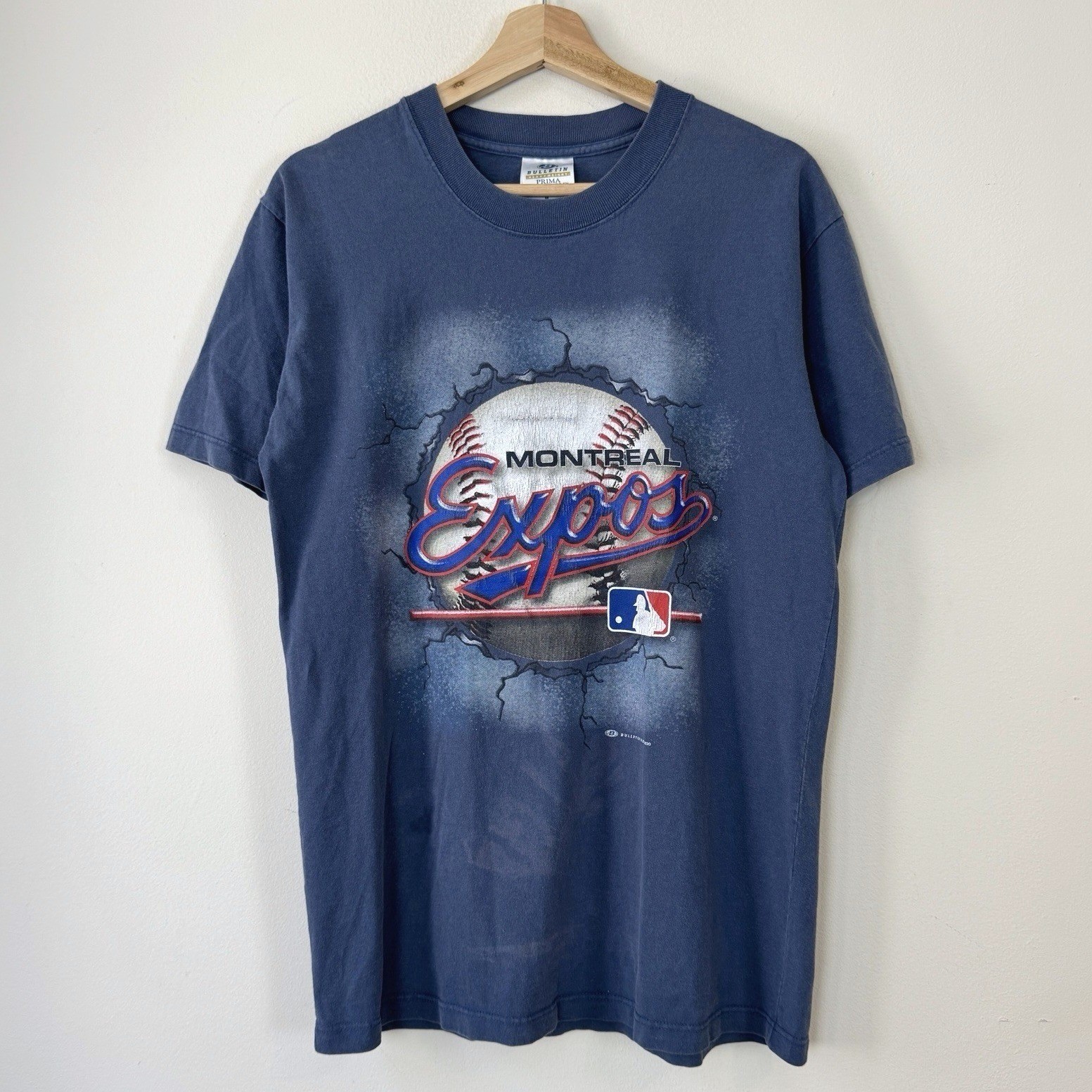 Vintage 90&rsquo;s Montreal Expos MLB Baseball Graphic Navy Blue Tee Shirt – Medium