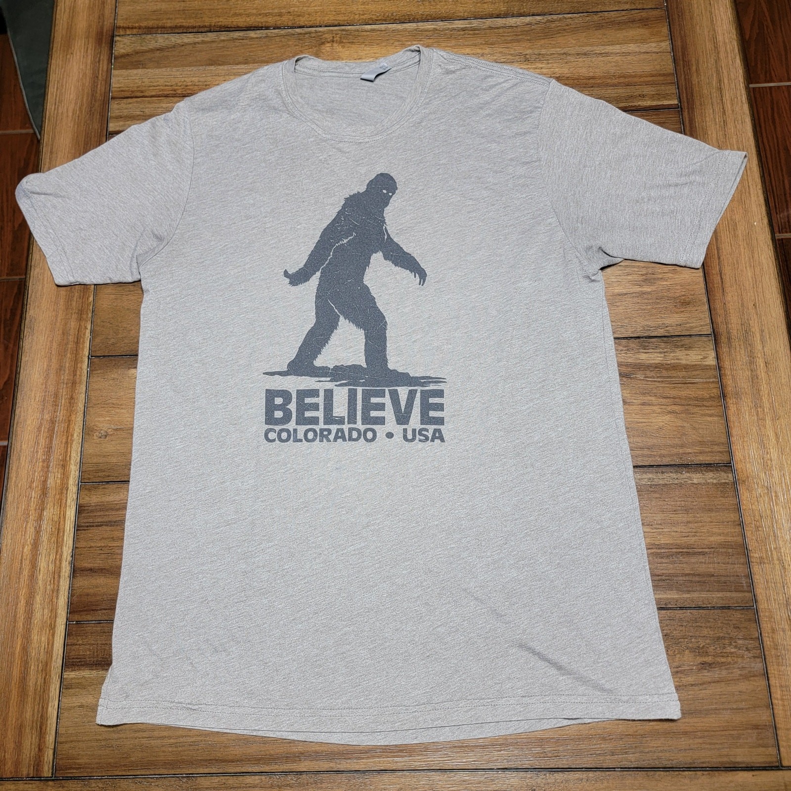 Bigfoot Believe Colorado USA Grey Unisex Tee (NLA) – Size XL*